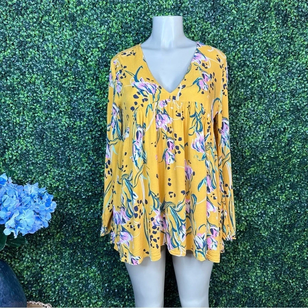 Nwot Free people bell‎ sleve yellow flowey top